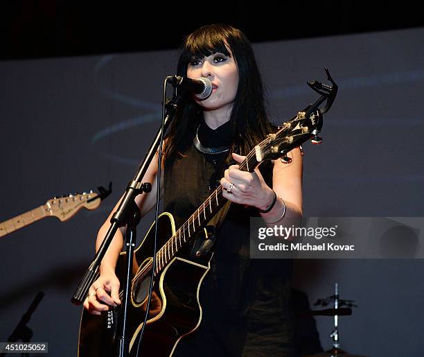 Deluka Deluka Photos and Premium High Res Pictures - Getty Images