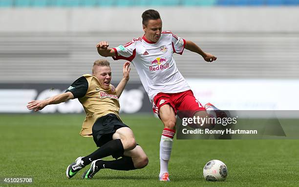 Leon Kern of Mainz and Dominik Franke of Leipzig compete during the B Juniors Bundesliga semi final second leg match between RasenBallsport Leipzig...