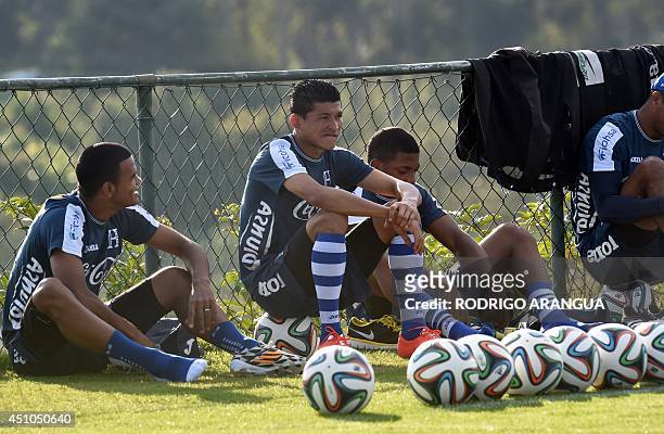 Honduras' midfielder Edder Delgado and defender Juan Carlos Garcia take part in a training session in Porto Feliz on June 22, 2014 during the 2014...