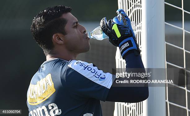 Honduras' goalkeeper Noel Valladares takes part in a training session in Porto Feliz on June 22, 2014 during the 2014 FIFA World Cup. AFP PHOTO /...