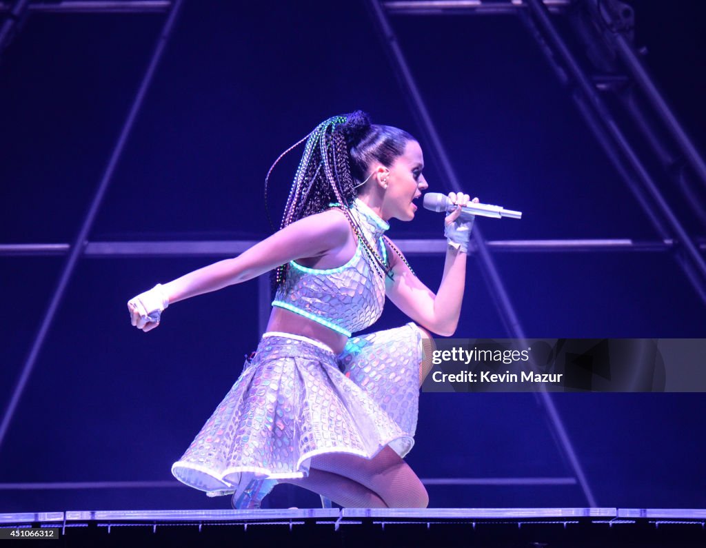 Katy Perry "The Prismatic World  Tour" - Raleigh