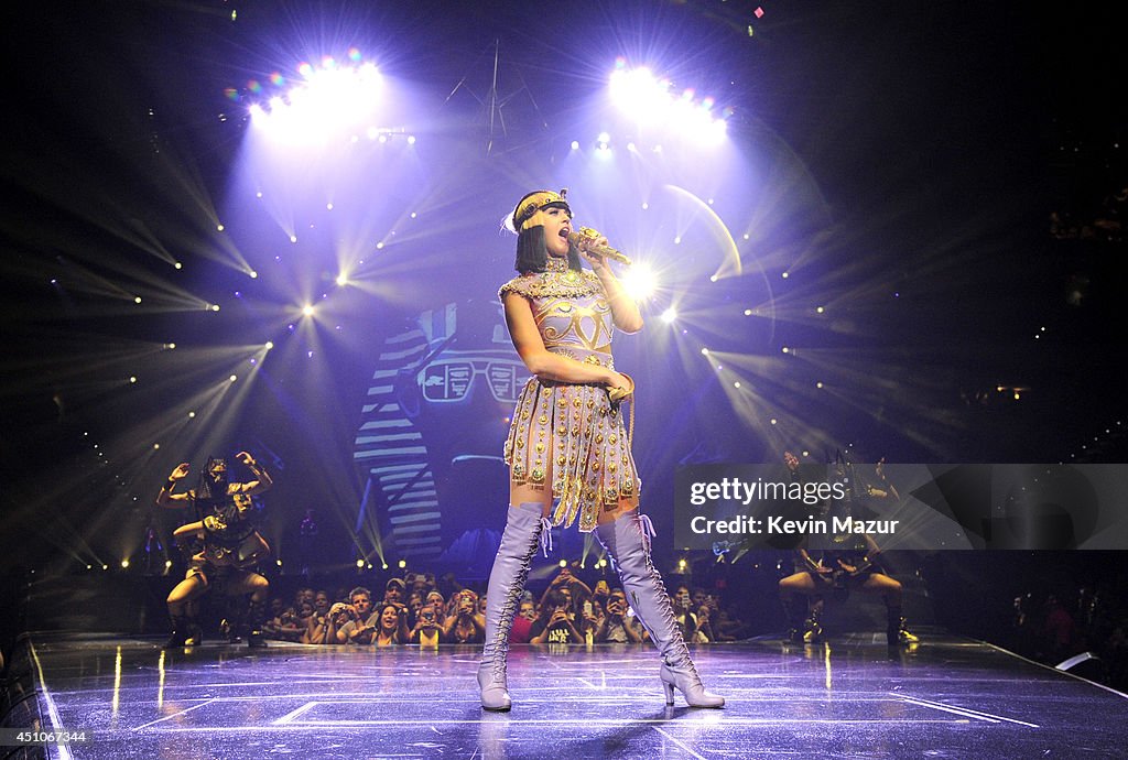 Katy Perry "The Prismatic World  Tour" - Raleigh