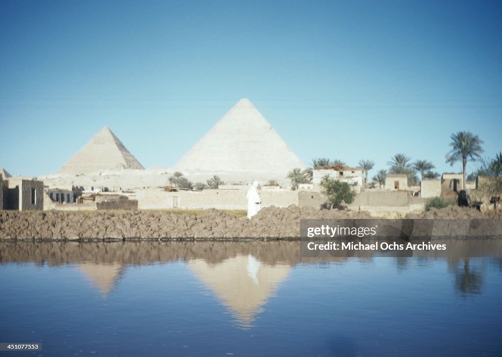 Pyraqmid A view of the Nile River in front of the Great Pyramid of Giza in ...