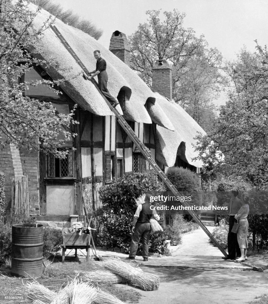 ANNE HATHAWAYS COTTAGE