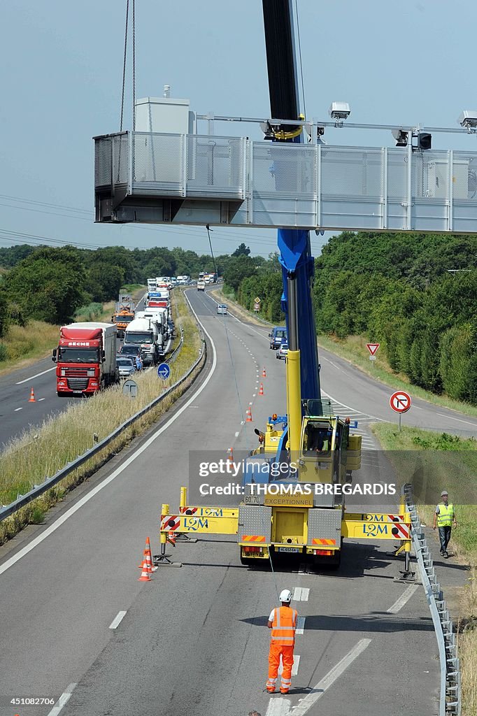 FRANCE-POLITICS-TAX-TRANSPORT-ENVIRONMENT