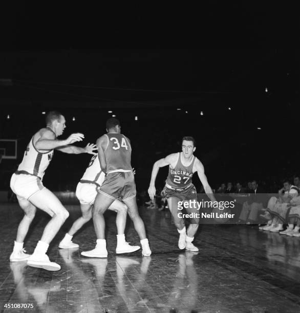 Cincinnati Royals Jack Twyman in action vs New York Knicks at Madison Square Garden. New York, NY CREDIT: Neil Leifer