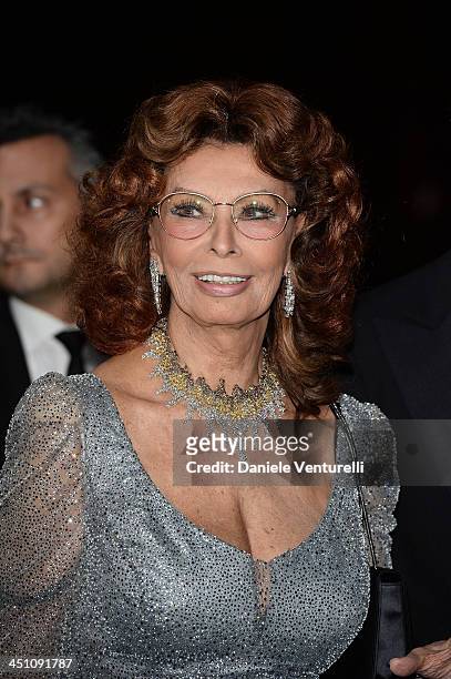 Sophia Loren Pirelli Calendar Photos and Premium High Res Pictures ...