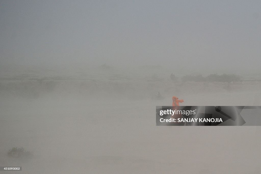 INDIA-WEATHER-DUST STORM 