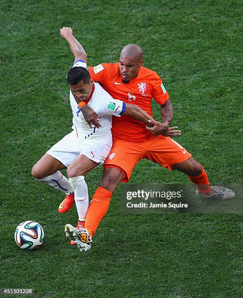 Nigel de Jong of the Netherlands and Alexis Sanchez of Chile battle for the ball during the 2014 FIFA World Cup Brazil Group B match between the...