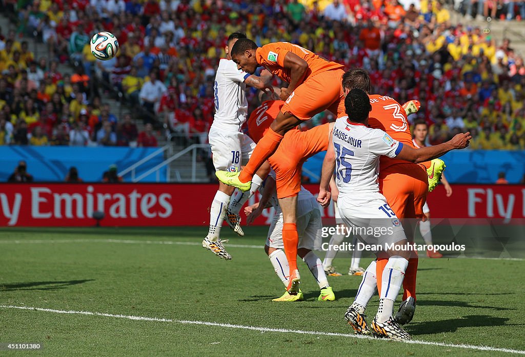 Netherlands v Chile: Group B - 2014 FIFA World Cup Brazil