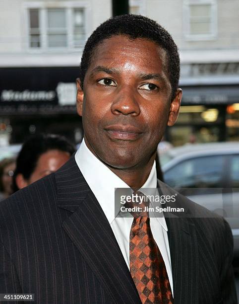 Denzel Washington during The Manchurian Candidate New York Premiere - Outside Arrivals at Clearview Cinema's Beekman Theatre in New York City, New...