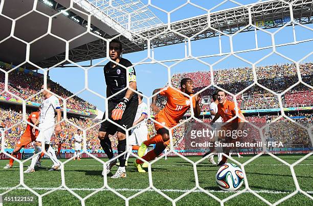 Leroy Fer of the Netherlands celebrates scoring his team's first goal past Claudio Bravo of Chile during the 2014 FIFA World Cup Brazil Group B match...