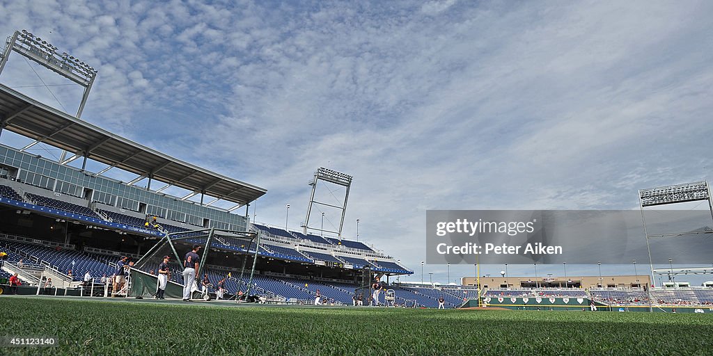 College World Series - Vanderbilt v Virginia - Game One