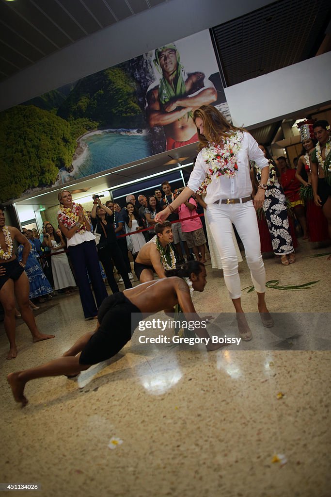 Miss France In Visit In Tahiti