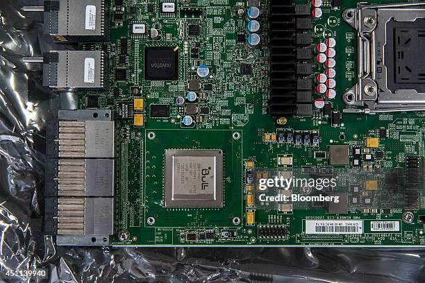 Computer Chip Server Photos and Premium High Res Pictures - Getty Images