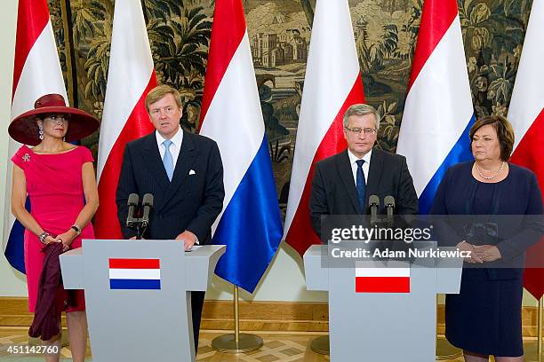 Queen Maxima of The Netherlands and King Willem-Alexander and Bronislaw Komorowski President of Poland and Anna Komorwska during a press conference...