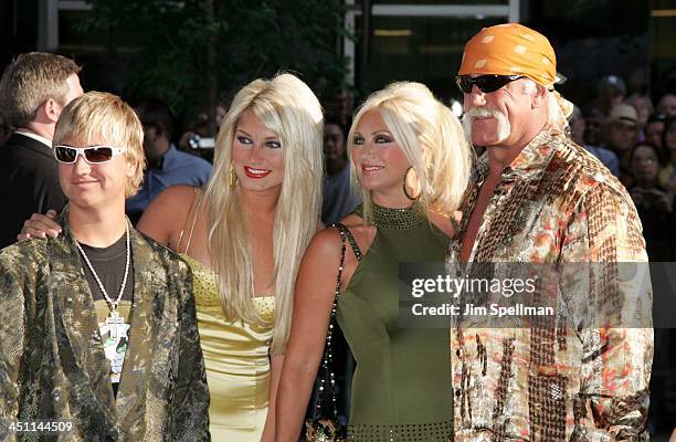 Nicholas Hogan, Brooke Hogan, Linda Hogan and Hulk Hogan