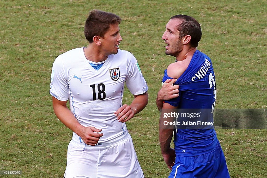 Italy v Uruguay: Group D - 2014 FIFA World Cup Brazil