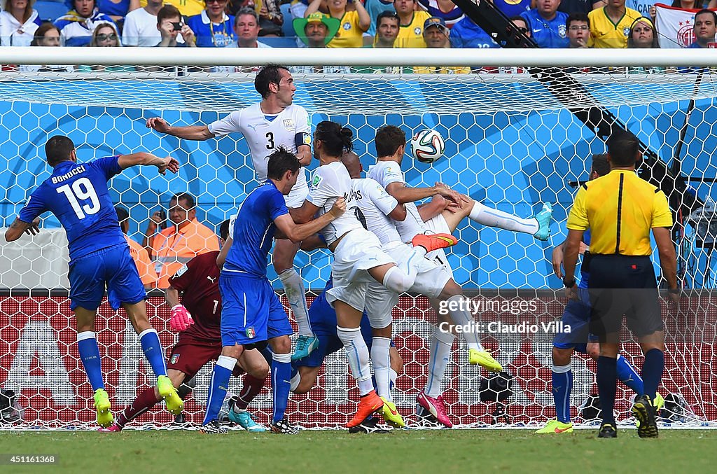 Italy v Uruguay: Group D - 2014 FIFA World Cup Brazil