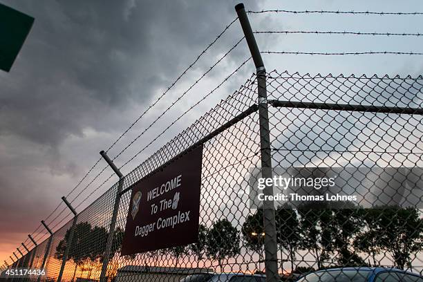 Dagger Complex Photos and Premium High Res Pictures - Getty Images