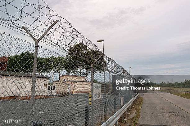 Dagger Complex Photos and Premium High Res Pictures - Getty Images