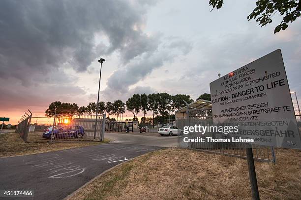 Dagger Complex Photos and Premium High Res Pictures - Getty Images