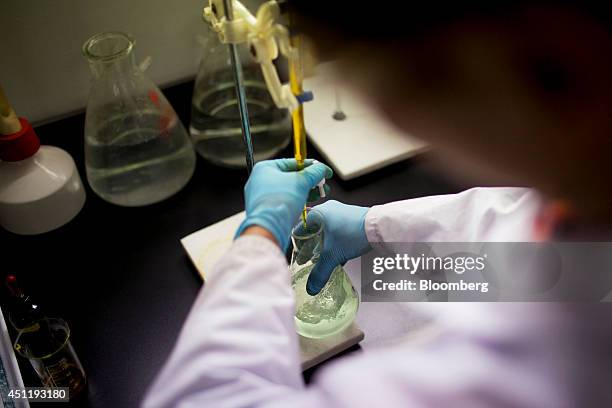 Testing Flask 326 Measuring Flask Stock Photos, High-Res Pictures, and Images - Getty ...