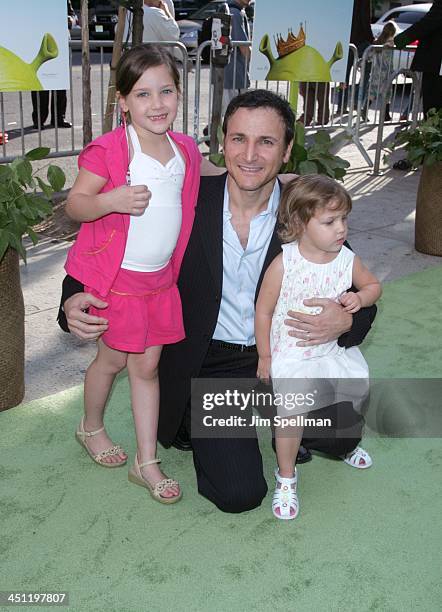 Michael Gelman and daughters Jamie Gelman and Misha Gelman