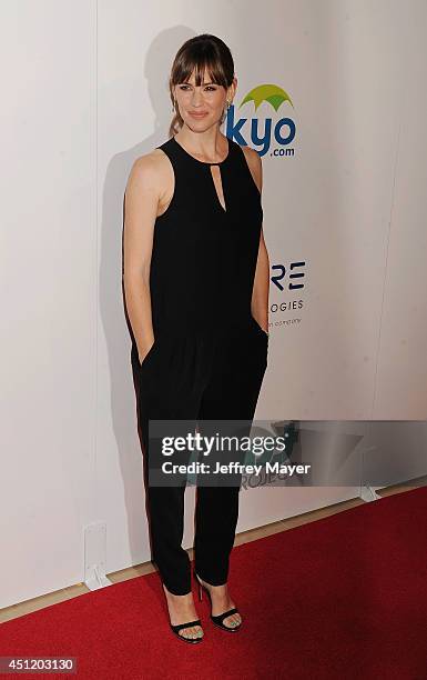 Actress Jennifer Garner attends the 5th Annual Thirst Gala hosted by Jennifer Garner in partnership with Skyo and Relativity's 'Earth To Echo' on...