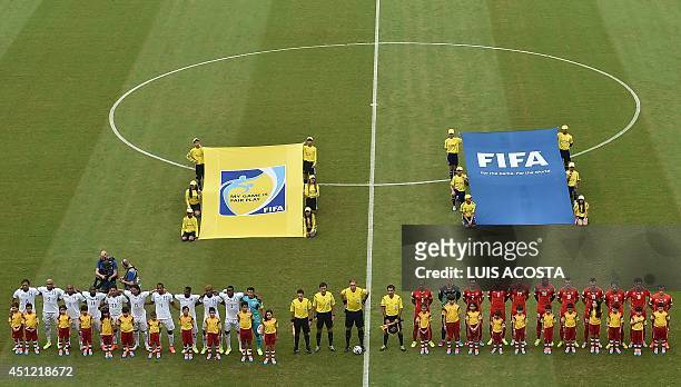 Honduras and Swiss teams pose before the Group E football match between Honduras and Switzerland at the Amazonia Arena in Manaus during the 2014 FIFA...