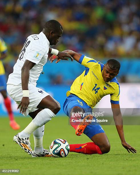 Moussa Sissoko of France is challenged by Oswaldo Minda of Ecuador during the 2014 FIFA World Cup Brazil Group E match between Ecuador and France at...