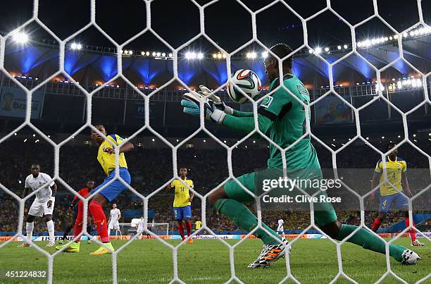 Alexander Dominguez of Ecuador makes a save during the 2014 FIFA World Cup Brazil Group E match between Ecuador and France at Maracana on June 25,...