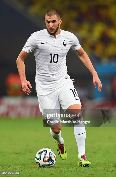 Karim Benzema of France controls the ball during the 2014 FIFA World Cup Brazil Group E match between Ecuador and France at Maracana on June 25, 2014...