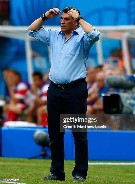 Head coach Luis Fernando Suarez of Honduras gestures during the 2014 FIFA World Cup Brazil Group E match between Honduras and Switzerland at Arena...
