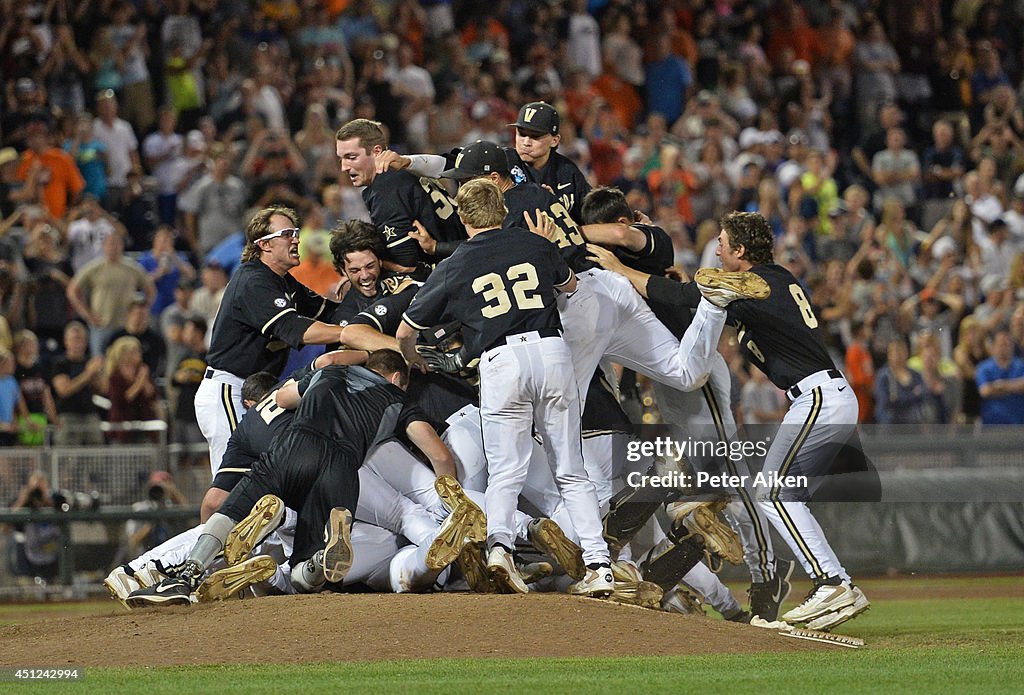 College World Series - Vanderbilt v Virginia - Game Three