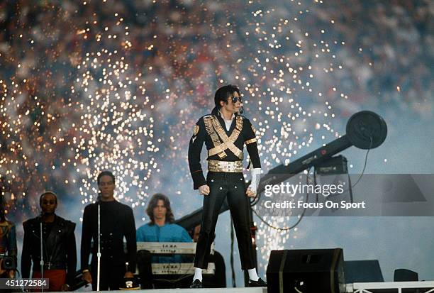 Pop singer Michael Jackson performs during the halftime show of Super Bowl XXVII between the Dallas Cowboys and Buffalo Bills on January 31, 1993 at...