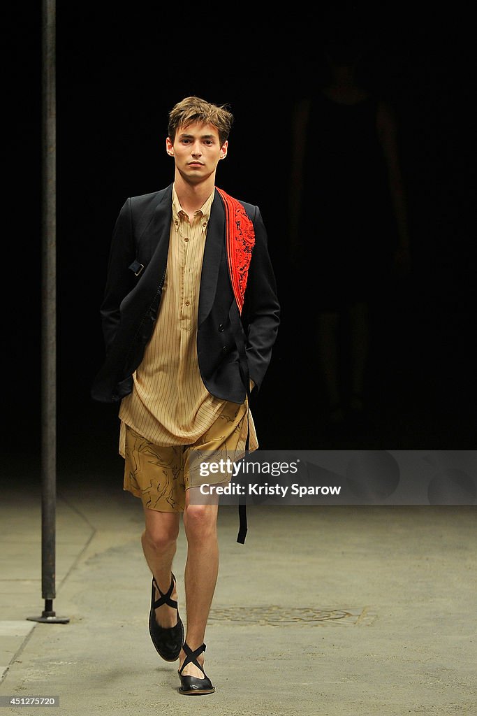 Dries Van Notten : Runway - Paris Fashion Week - Menswear S/S 2015