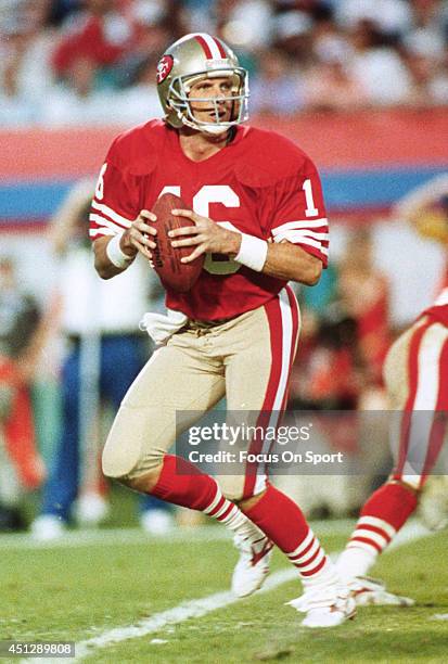 Joe Montana of the San Francisco 49ers drops back to pass against the Cincinnati Bengals during Super Bowl XXIII on January 31, 1989 at Joe Robbie...