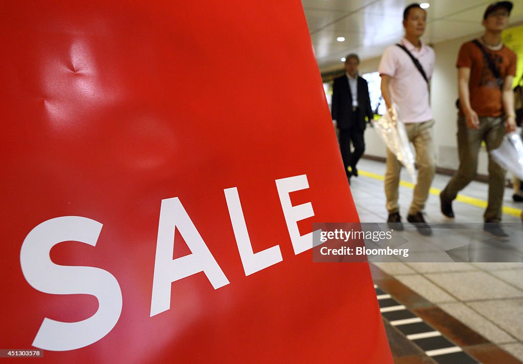 Shoppers As Japan Prices Rise Most In 32 Years