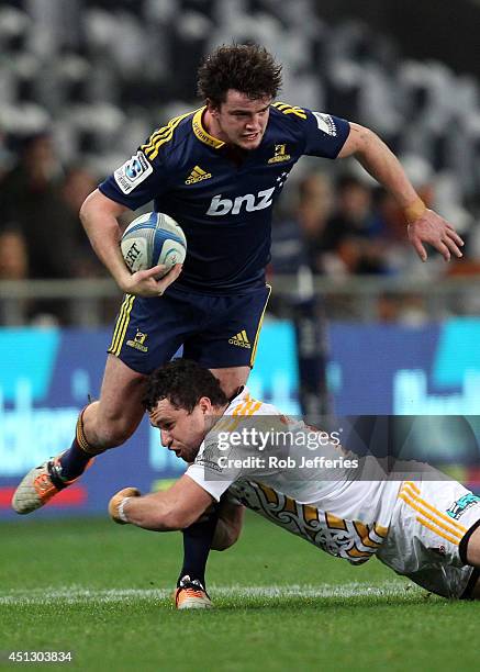 Richard Buckman of the Highlanders attempts to bust the tackle of Tom Marshall of the Chiefs during the round 17 Super Rugby match between the...