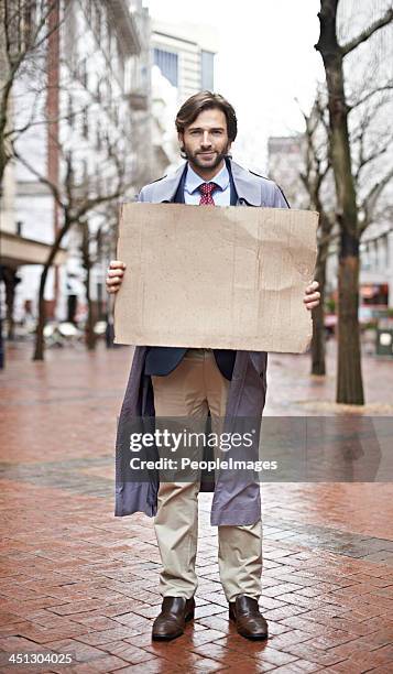 get the message? - office holding sign stockfoto's en -beelden