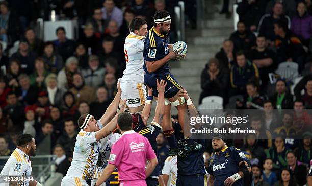 Tom Franklin of the Highlanders takes clean line-out ball during the round 17 Super Rugby match between the Highlanders and the Chiefs at Forsyth...