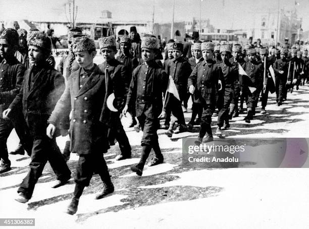 The black and white pictures Turkish General Staff has released on June 27, 2014 show the Sinai and Palestine front during the World War I. The...