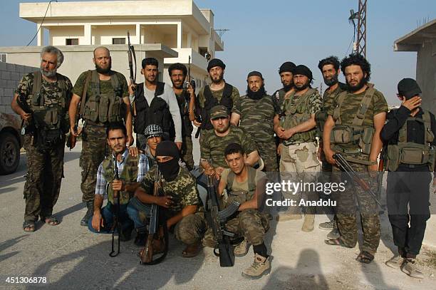 Appelo Syri 169 Free Syrian Army Commander Stock Photos, High-Res Pictures, and ...