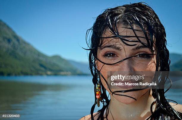 smiling girl face - radicella fotografías e imágenes de stock