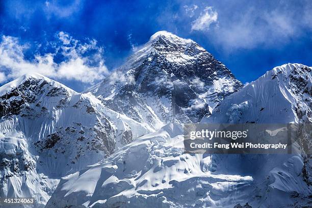 mount everest, sagarmatha national park, nepal - nepal mountain stock pictures, royalty-free photos & images