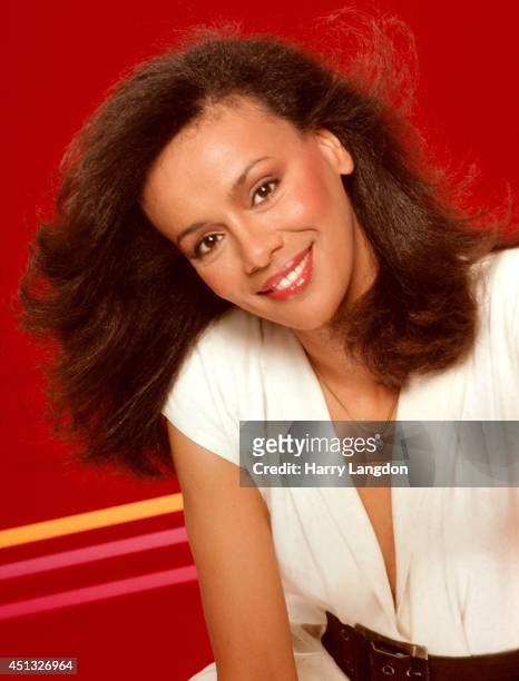 Singer Marilyn McCoo poses for a portrait in 1981 in Los Angeles, California.