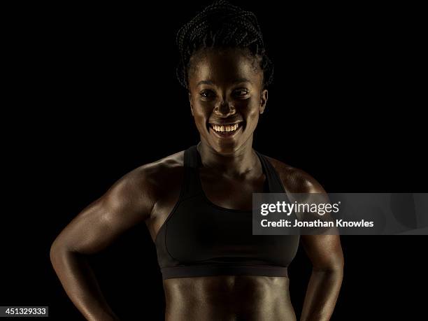 portrait of athletic female, smiling - clair obscur stockfoto's en -beelden