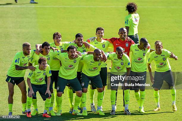 Daniel Alves, Bernard, Paulinho, Maxwell, Fred, Hulk, Maicon, Hernane, Fernandinho, jefferson, Ramieres and Neymar of Brazil pose for photo during a...