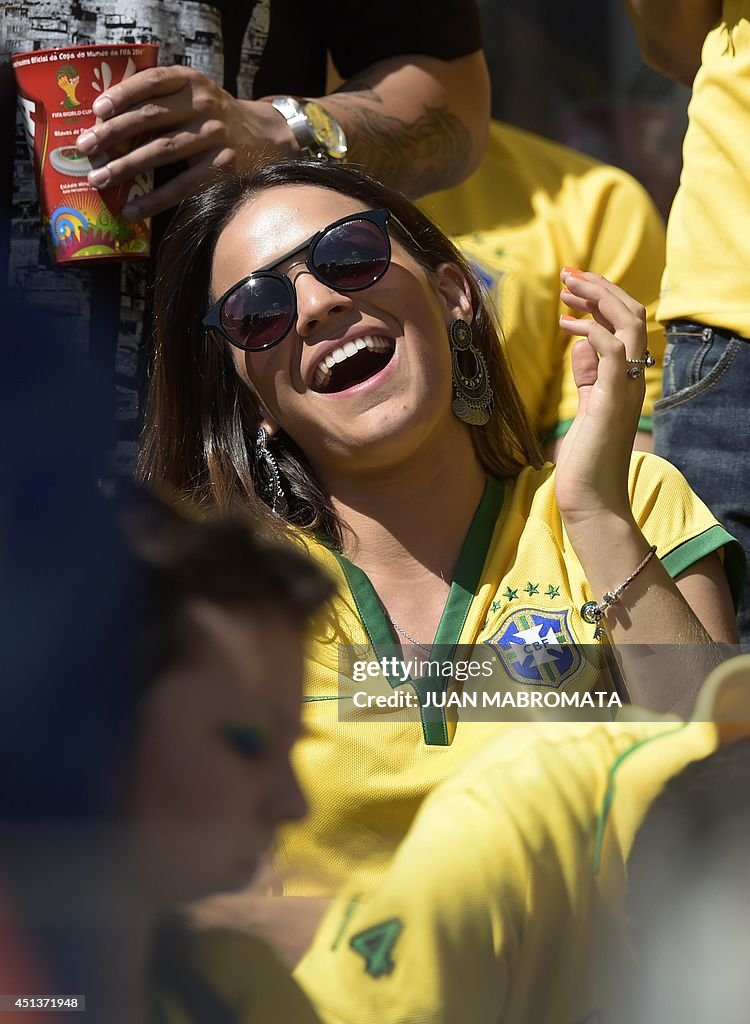 FBL-WC-2014-MATCH49-BRA-CHI-FANS